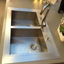 plaque cadre en inox sur mesure pour mettre autour de votre evier pour combler un trou trop grand evier decoration inox