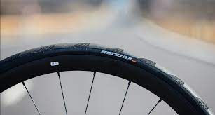 The tubeless version of the grand prix 5000 is aimed at fans of tubeless riding, with a side wall designed to provide a stable fit on the rim. First Ride Continental Gp 5000 The Best Racing Tyre Of All Time Gran Fondo Cycling Magazine