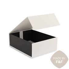 Boite Aimantee Personnalisee Ff Packaging A l'occasion de la journée internationale de la femme, le leader des coffrets cadeaux au maroc vous offre une large sélection. boite aimantee personnalisee ff packaging