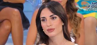 Chi è Morena Farfante, la dama di Uomini e Donne/ Così smaschera Angelo, il  corteggiatore di Tina Cipollari