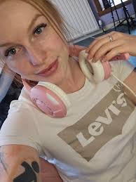 Redhead gamer girl : rselfie