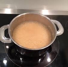 Spülen sie den topf kurz mit heißem wasser aus. Lifehack So Bekommst Du Deinen Angebrannten Topf Wieder Sauber Welt