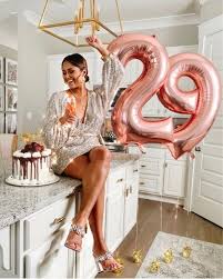 30th Birthday Birthday Outfit Ideas 2020 Pin By Korede On Birthday Photoshoot Ideas In 2020 Adult Birthday Woman Birthday Photoshoot Birthday Balloons Pictures