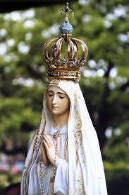 Oggi si celebra la ricorrenza dell' apparizione della madonna di fatima avvenuta il 13 maggio 1917. 13 Maggio Madonna Di Fatima La Madre Della Chiesa