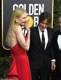 Elegant nicole kidman, known as one of hollywood's top australian imports, was actually born in honolulu, hawaii, while her australian parents were there on. Golden Globes 2020 Nicole Kidman Displays Her Unusual Hands Daily Mail Online