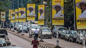 The country occupies an area of 241,551 km², compared uganda is slightly smaller than the uk or slightly smaller than the u.s. Uganda Legt Internet Teilweise Lahm Aktuell Afrika Dw 12 01 2021