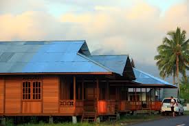 Visiting Woloan Village, Minahasa Traditional House Craftsmen