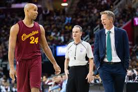 Refs Missed Call On Final Play Of Warriors Cavs Christmas Game Business Insider Richard Jefferson Business Insider Nba