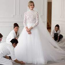 Dior abiti da sera 2019 : Abiti Da Sposa Di Alta Moda 2019 A Parigi I Grandi Stilisti Scelgono Il Bianco