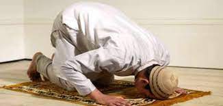 إن أداء الصلاة في جماعة شرط، وأن من صلى وحده بدون عذر بطلت صلاته. ÙØ¶Ù„ ØµÙ„Ø§Ø© Ø§Ù„ØªÙ‡Ø¬Ø¯ ÙÙŠ Ø±Ù…Ø¶Ø§Ù† Ù…ÙˆØ¶ÙˆØ¹