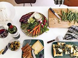 Check out these 44 recipes that will feed a crowd on a budget. How To Host A Last Minute Dinner Party Funoteka