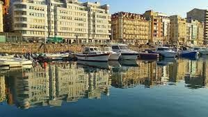 There is a selection of pillows, and. Santander Ciudad Se Vacia Y Envejece Video Radio Santander Cadena Ser