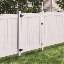 They never need to be painted or stained, and resist cracking, yellowing and discoloring. Freedom Emblem 5 Ft H X 5 Ft W White Vinyl Flat Top Fence Gate Lowes Com Fence Gate Vinyl Fence Panels White Vinyl