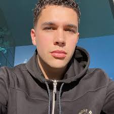 Do you know austin mahone's age and birthday date? Austin Mahone Singer Wiki Bio Age Height Weight Girlfriend Net Worth Family Career Facts Starsgab
