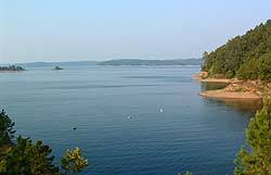 The main area of beavers bend state park is south of the broken bow lake dam. Lake Broken Bow Oklahoma Fishing Guides Cabins Rv Parks Fishing Reports Lodging