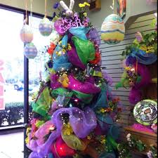 Make easter decorations special with an easter egg tree. Turn That Christmas Tree Into A Beautiful Easter Tree Looks Like An Easter Egg Diy Christmas Tree Easter Wreaths Christmas Tree Wreath