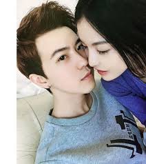 Đây là gia đình bố soái ca, mẹ mỹ nữ, con thiên thần làm ai cũng phải ghen  tị!