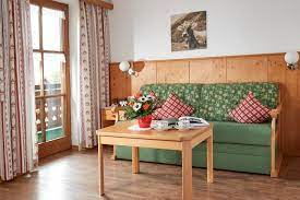 Haus vogler (***) kornau, 24 87561 oberstdorf phone: Herzlich Willkommen Im Ferienhaus Thannheimer In Kornau Oberstdorf Wir Vermieten 2 Ferienwohnungen In Sehr Ruhiger Und Exklusiver Lage