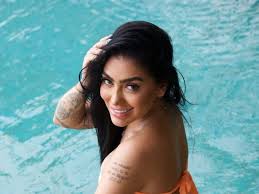 MC Mirella diz que fez fotos e vídeos pornô antes de entrar na Fazenda |  Observatório dos Famosos