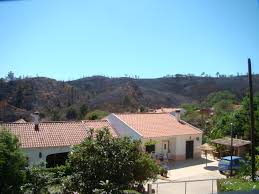 Vinte e sete concelhos dos distritos de faro, beja, santarém, portalegre e castelo branco apresentam hoje risco muito elevado de incêndio, segundo o instituto português do. Ficheiro Incendio De Monchique 2018 Jpg Wikipedia A Enciclopedia Livre