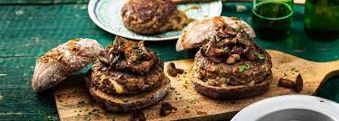 bier frikadellen burger mit pilz zwiebel gerostl rezept rezept lebensmittel essen frikadellen snack ideen