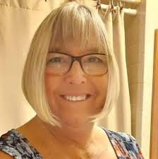 COOL WHIP CANDY! 11.5 oz milk chocolate chips 8 oz whipped topping 10 oz  chocolate melting wafers 2 tbsp vegetable oil Recipe:  https://princesspinkygirl.com/cool-whip-candy/