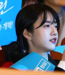 유 의원과 안 수석은 같은 대구 출신이며 위스콘신 대학교 대학원 동문이다. ìœ ìŠ¹ë¯¼ åŠ‰æ‰¿æ—¼ ì „ ì˜ì› ê´€ë ¨ì£¼ ì •ë¦¬