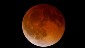 Luna de sangre es un pelicula mexicana dirigida por luis lópez antúnez. Los Cinco Minutos Que Sangro La Luna