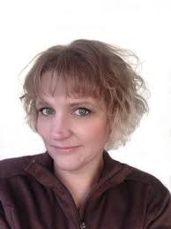 That being said, it is a misconception that ombré hair is only possible for women with very long hair. Diy Cut Color Edgy Blonde Ombre Short Choppy Layered Hair Style With Bangs 4 Steps With Pictures Instructables