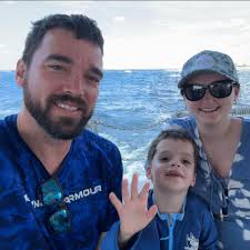 Happy Easter everyone! Even though most are home with the fam.... these  guys don't stop... 7 days a week 14 hour days including holidays! By  choice..... 🙌 hard workers!