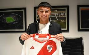 River Plate: ¡Joya Esquivel brilla tras lesión! ¿Futuro en Primera? - Imagen principal del artículo
