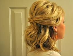 In general, it is quite an accommodating way of making hair, that can sometimes brides find it hard to decide on wedding hairstyles for shoulder length hair or short hair. Updos For Medium Hair Half Up Half Down Half Up Half Down Wedding Hairstyles For Medium Length Hair Ph Hair Styles Medium Length Hair Styles Short Hair Lengths