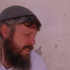 חברת הכנסת גלית דיסטל יצאה אתמול בכנסת, ובראיון בערוץ 7, נגד לימודי התנ"ך  במשרד החינוך ו-929. הדוגמה הנוראה ביותר שמצאה הייתה שמלמדים את בראשית כ"ה  עם סירטון של עוגיפלצת: "מקליקים לאתר משרד