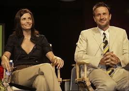 Jennifer aniston,courteney cox arquette,lisa kudrow,matt leblanc,matthew perry,david schwimmer, tema müziği bestecisi: Arquette Files For Divorce From Courtney Cox