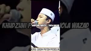 Lirik lagu khudzuni az zahir azzahir pekalongan sahabat kangsoma pecinta sholawat nabi semoga antum selalu di beri kemudahan allah swt berkah sholawat keluarga selamat. Lirik Sholawat Khudzuni Syubbanul Muslimin Ft Az Zahir Youtube