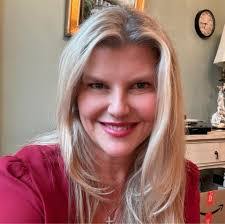 Janet Palma's Instagram, Twitter & Facebook