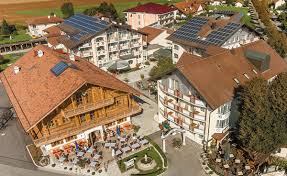Explore bad füssing in bavaria with wonderful nature, healing water and richness of experiences! Ortners Lindenhof In Bad Fussing Bayerisch Und Bodenstandig Raushier