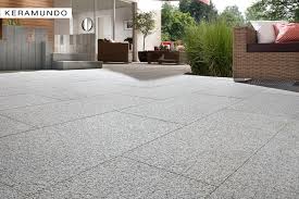 Individuelle Terrassengestaltung In 2021 Fliesen Design Moderne Fliesen Terrassengestaltung