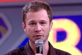 Além de uma resenha foda com um dos. Tiago Leifert Alfineta Sonia Abrao Ao Vivo Na Final Do Bbb Cidadeverde Com
