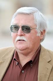 Clinard defeats Bisbee by 2-1 vote