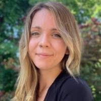 Lynn Benoit's Instagram, Twitter & Facebook