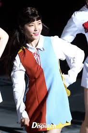 Promｑueent from lillilly flamingo brocade short from red valentino. Snsd Seohyun S Reaction To Red Velvet Irene S New Bang Hairstyle Korea Dispatch