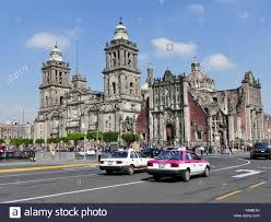 Āltepētl mēxihco) is the capital and largest city of mexico and the most populous city in north america. Dom Metropolitan De La Ciudad De Mexico Und Strassenszene Vor Mit Cdmx Taxi Cab Mexiko Stadt Mexiko Stockfotografie Alamy