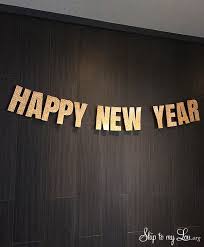 Free Printable Happy New Year Banner And Instructions An Easy Decoration Idea For A New Year S Eve With Images Happy New Year Banner New Year Banner Happy New Year Letter