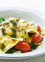 Ravioli Met Groene Kruidenolie Spinazie En Tomaat Ravioli Recept Gezonde Recepten Ravioli