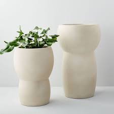The biggest complaint about this indoor planter is that the wide lip of the pot reduces the diameter. Adrian Planters