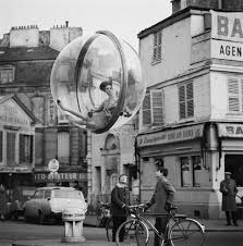une bulle a paris photographie retro photo de mode fille parisienne