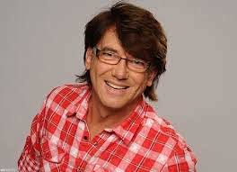 Born 9 august 1953) is a hungarian singer, composer and lyricist, and the cousin of singer gábor ihász and footballer kálmán ihász. Koronavirus Intenziv Osztalyra Kerult Delhusa Gjon