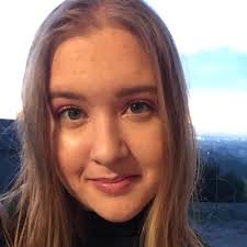 Olivia Simons (@_liviaroses)