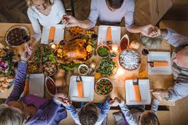 Los orígenes del día de acción de gracias provienen de las antiguas fiestas europeas y aborígenes celebradas para dar gracias por las buenas cosechas que permitían enfrentar el invierno con alimento en la mesa. Hoy Es El Dia De Accion De Gracias Su Origen Y Platos Tipicos Para Celebrar Diario La Prensa